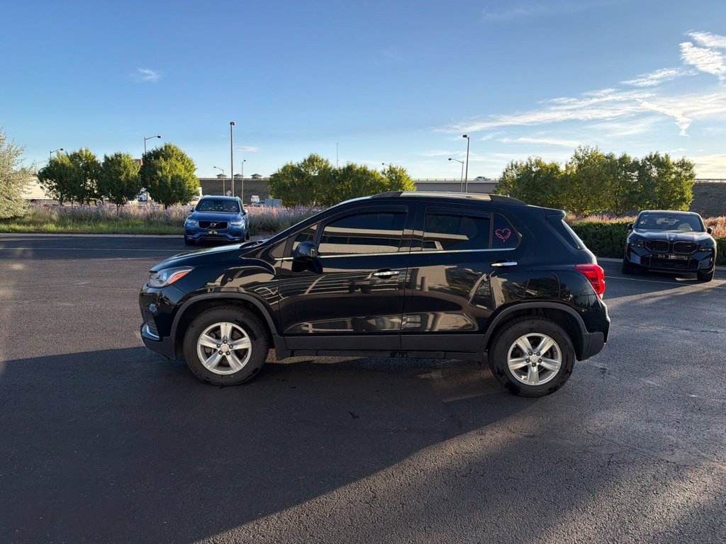 Used 2017 Chevrolet Trax LT w/ LT Convenience Package AWD/4WD image 2