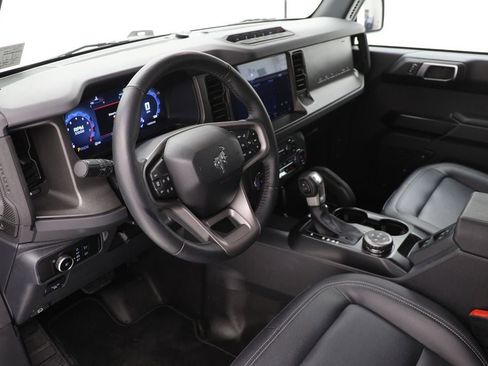 Used 2025 Ford Bronco Badlands image 14