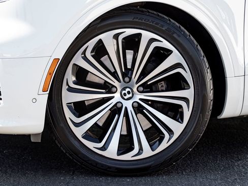 Used 2024 Bentley Bentayga AWD/4WD image 6