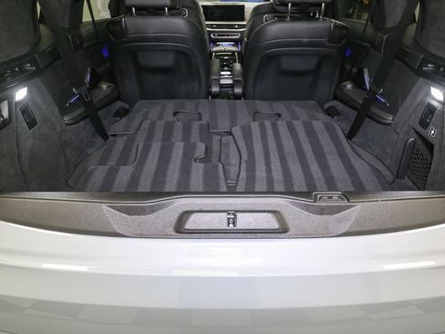 Used 2023 BMW X7 xDrive40i w/ Executive Package image 12