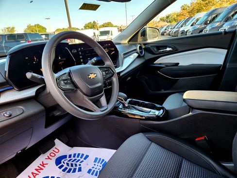 Used 2024 Chevrolet Trax LT image 15