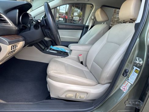 Used 2017 Subaru Outback 2.5i Limited AWD/4WD image 9