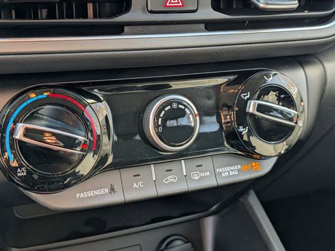 Used 2022 Hyundai Kona SEL AWD/4WD image 8