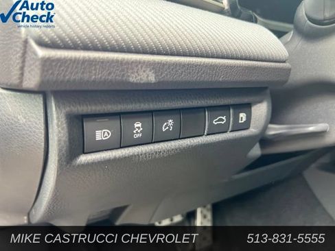 Used 2025 Toyota Camry SE FWD image 11