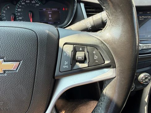 Used 2019 Chevrolet Trax LT w/ LT Convenience Package FWD image 27