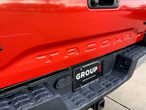 Used 2018 Toyota Tacoma SR5 image 32