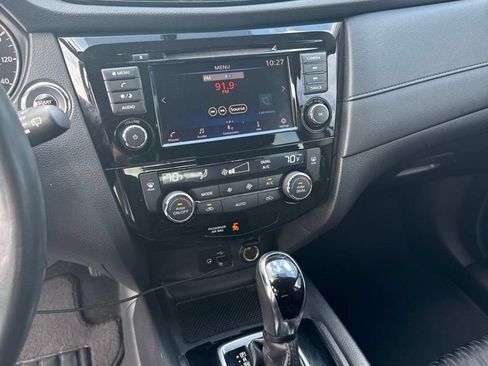 Used 2018 Nissan Rogue SV FWD image 16