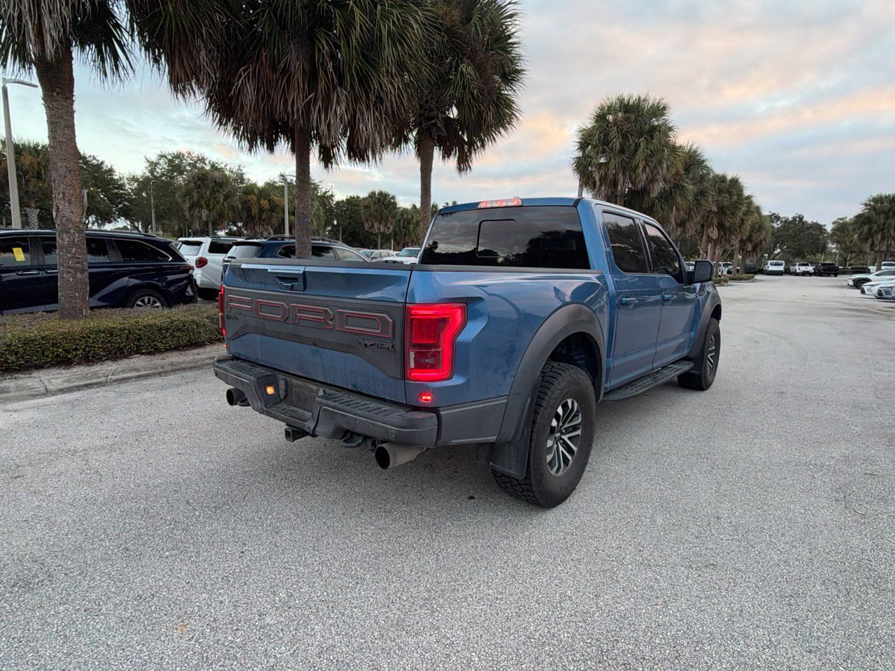 Used 2019 Ford F150 Raptor w/ Equipment Group 802A Luxury AWD/4WD image 5