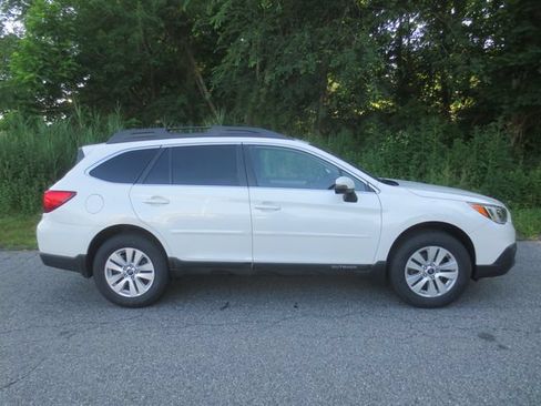 Used 2016 Subaru Outback 2.5i Premium AWD/4WD image 11