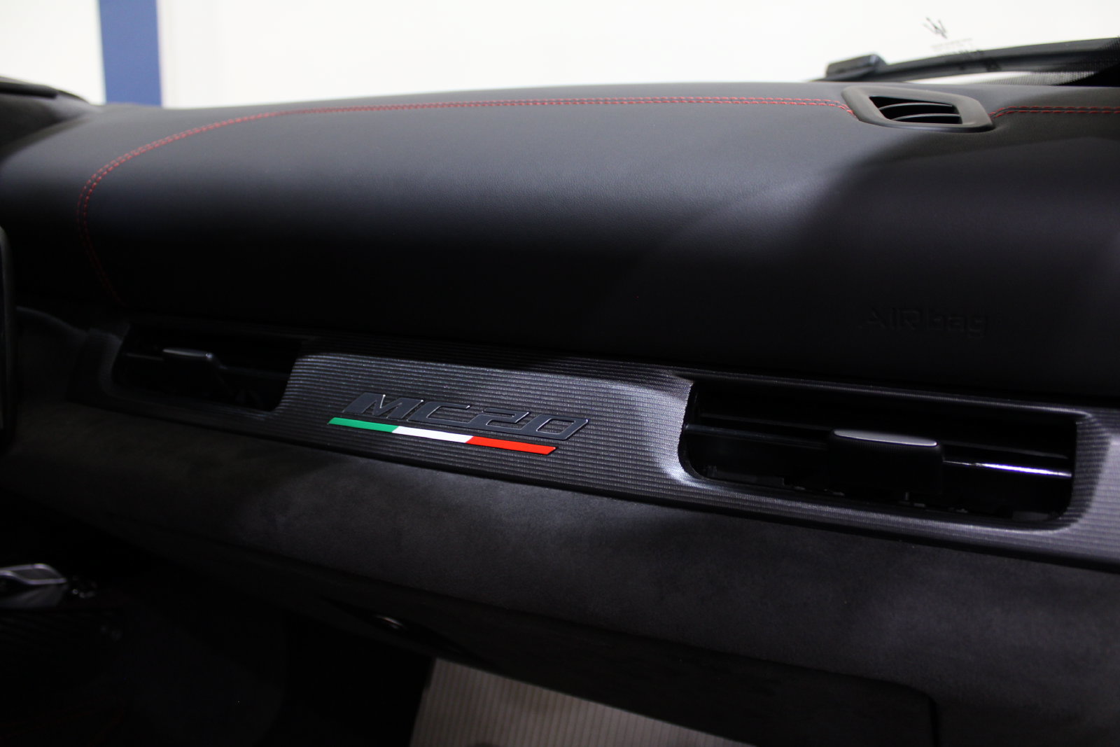 Used 2022 Maserati MC20 Coupe RWD image 32