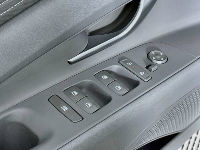 Certified 2025 Hyundai Elantra Sport FWD image 29