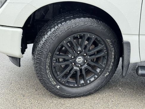 Used 2018 Nissan Titan SV w/ SV Convenience Package image 42