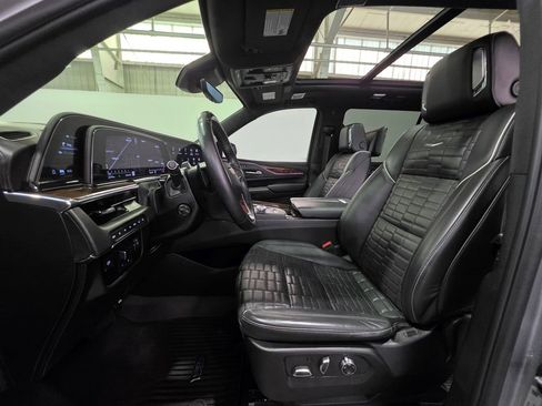 Used 2023 Cadillac Escalade ESV Sport Platinum w/ LPO, ONYX Package AWD/4WD image 19