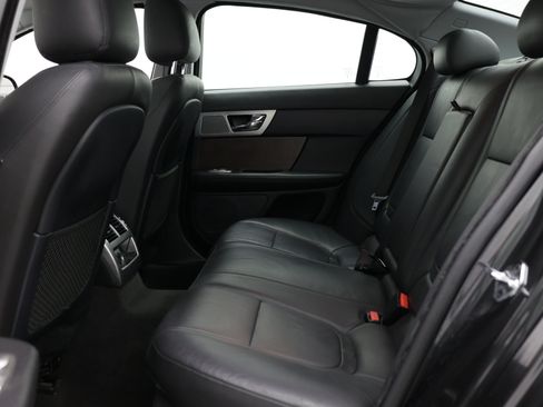 Used 2013 Jaguar XF RWD image 35