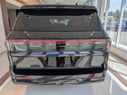New 2026 Lincoln Navigator L Black Label AWD/4WD image 8