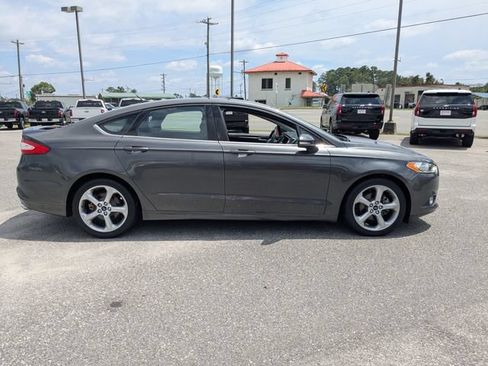 Used 2015 Ford Fusion SE w/ Equipment Group 201A FWD image 3