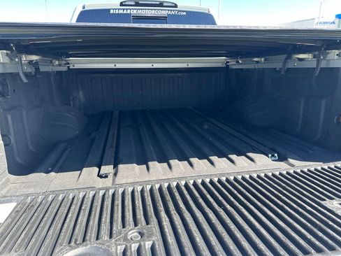 Used 2018 Nissan Titan SL w/ Midnight Edition AWD/4WD image 32