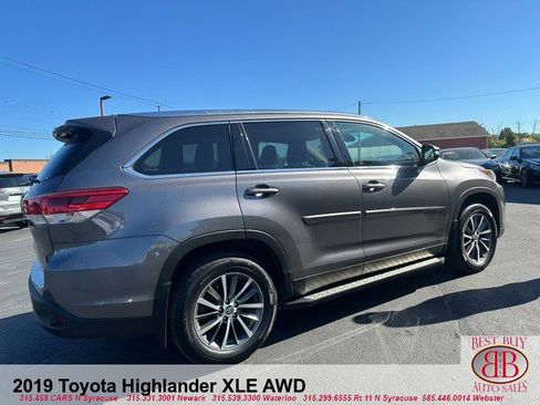 Used 2019 Toyota Highlander XLE AWD/4WD image 11
