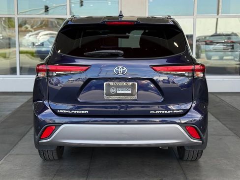 Used 2022 Toyota Highlander Platinum image 11