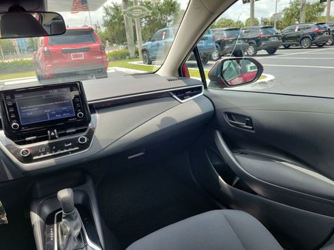 Used 2022 Toyota Corolla LE FWD image 17