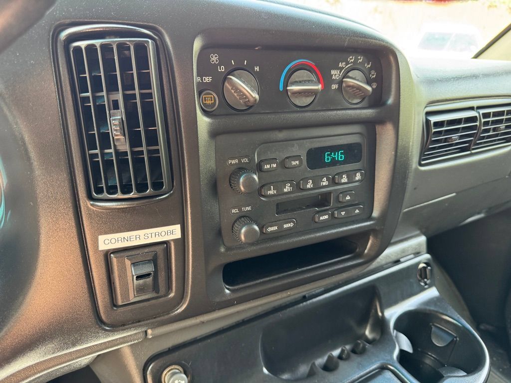 Used 2001 Chevrolet Express 3500 Passenger w/ LS Preferred Equipment Group RWD image 23