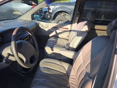 Used 1999 Chrysler Town & Country Limited AWD/4WD image 5
