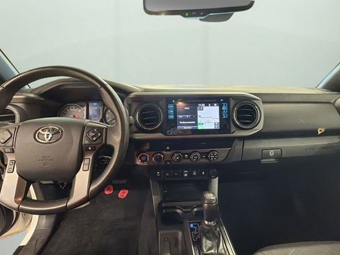 Used 2019 Toyota Tacoma TRD Off-Road w/ Technology Package AWD/4WD image 10