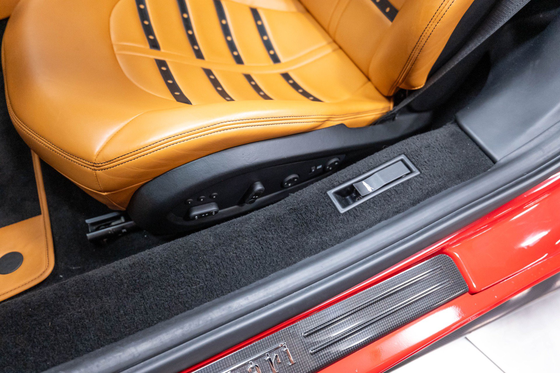 Used 2016 Ferrari 488 GTB RWD image 11