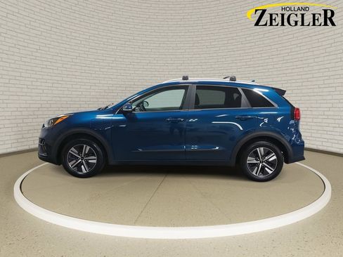 Used 2022 Kia Niro EX Premium image 8