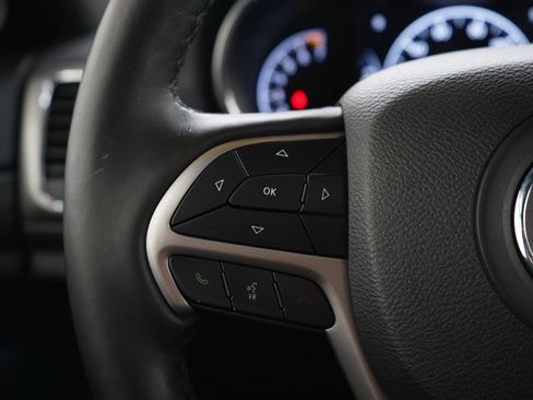 Used 2019 Jeep Grand Cherokee Altitude image 25