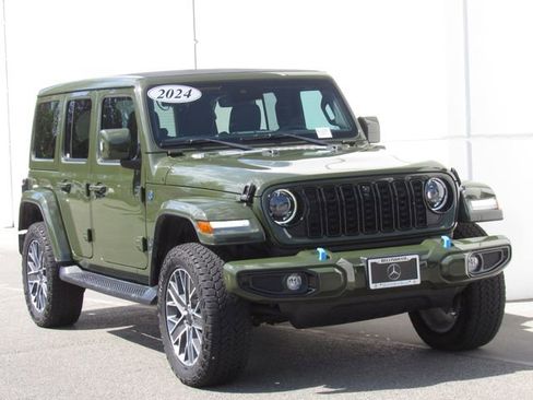Used 2024 Jeep Wrangler High Altitude AWD/4WD image 2