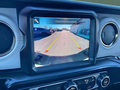 Used 2023 Jeep Gladiator Overland image 17