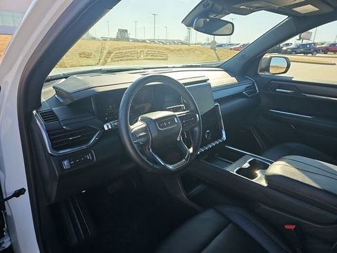 Used 2024 GMC Acadia Elevation image 10