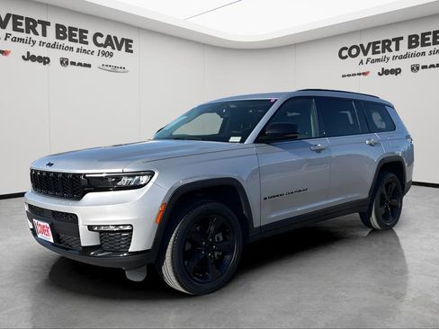 Used 2022 Jeep Grand Cherokee L Limited w/ Black Appearance Package image 3