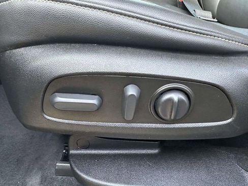 Certified 2023 Chevrolet Traverse LT w/ Rear Camera Mirror Package image 19