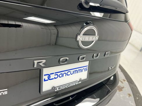 Used 2024 Nissan Rogue SV FWD image 25