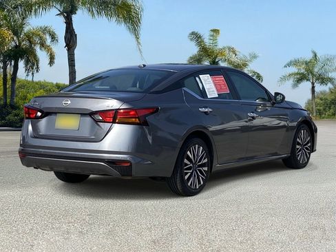 Certified 2024 Nissan Altima 2.5 SV FWD image 5