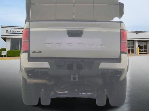 Used 2025 Toyota Tacoma TRD Off-Road image 7