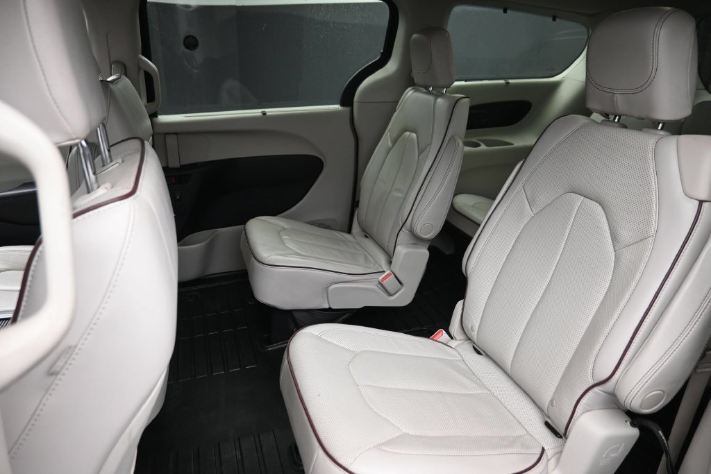 Used 2020 Chrysler Pacifica Limited FWD image 14