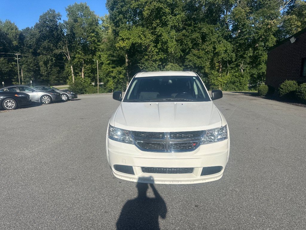 Used 2020 Dodge Journey SE w/ SE Popular Equipment Group FWD image 2
