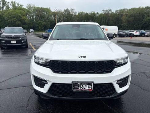 Used 2023 Jeep Grand Cherokee Limited w/ Black Appearance Package AWD/4WD image 2