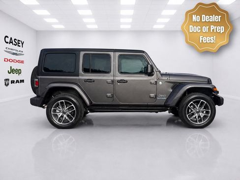 Used 2024 Jeep Wrangler Unlimited w/ Convenience Group AWD/4WD image 3