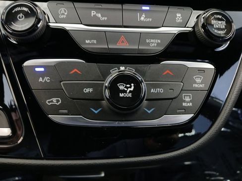 New 2026 Chrysler Voyager LX FWD image 4