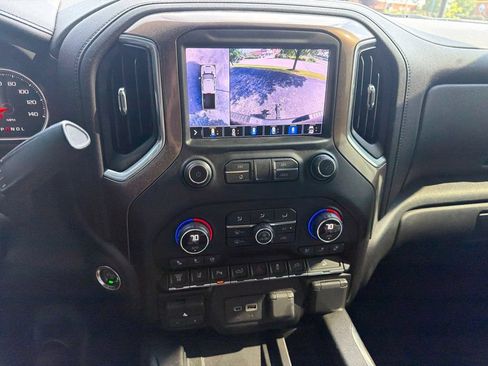 Used 2020 Chevrolet Silverado 2500 High Country w/ Technology Package AWD/4WD image 11