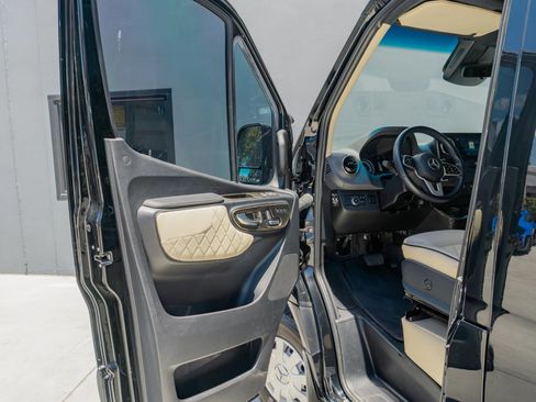 Used 2022 Mercedes-Benz Sprinter 2500 image 65
