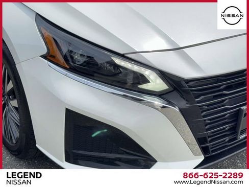 Used 2024 Nissan Altima 2.5 SV w/ SV Premium Package AWD/4WD image 8