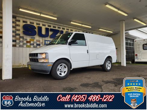 Used 2005 Chevrolet Astro AWD w/ Convenience Package image 1
