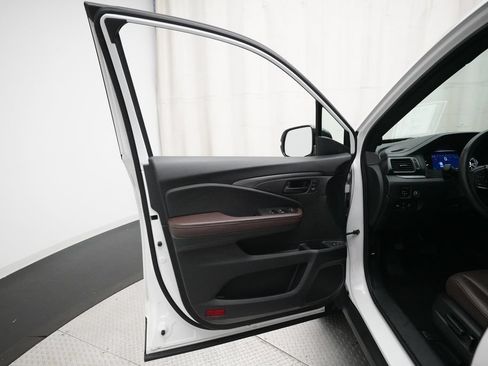 Used 2025 Honda Passport EX-L image 28