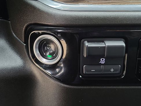 Certified 2025 Chevrolet Silverado 1500 LT AWD/4WD image 16