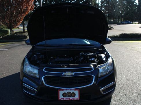 Used 2016 Chevrolet Cruze LT w/ Technology Package image 13